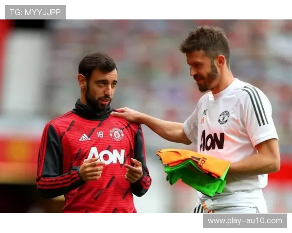 曼联新帅卡里克首训，强调防守纪律性